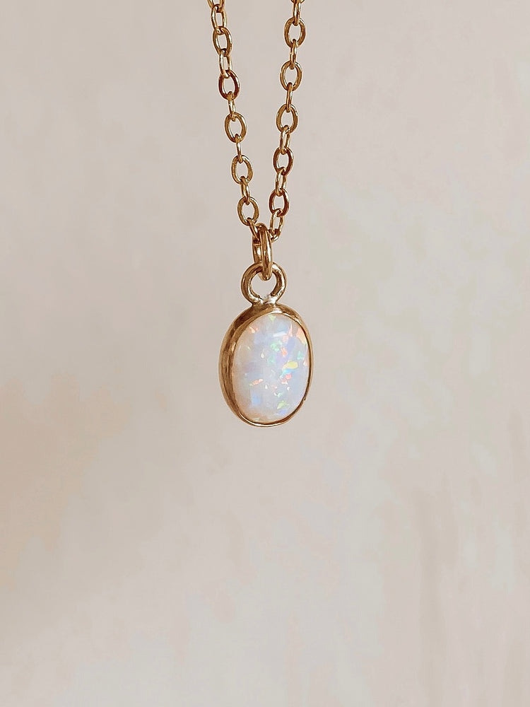 Oval Opal necklace gold