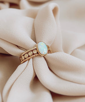 Opal statement ring gold 