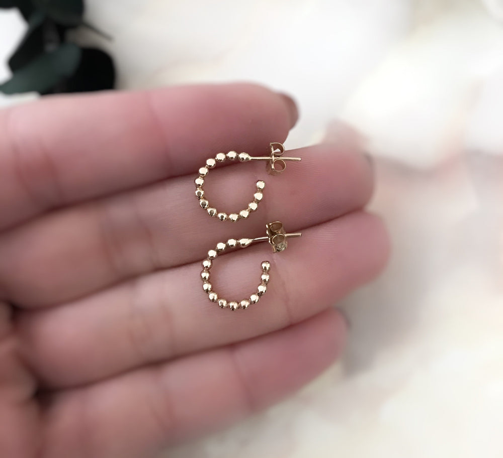 gold huggie hoop earrings 