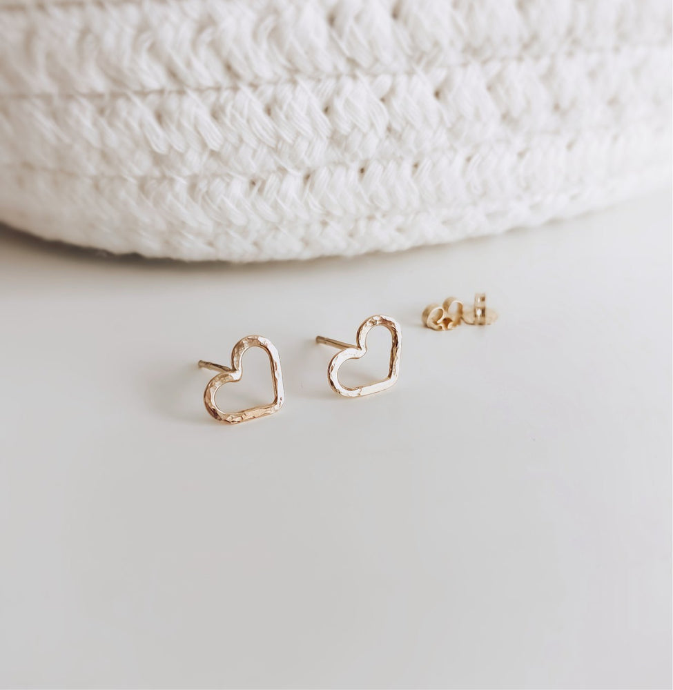 heart stud small gold