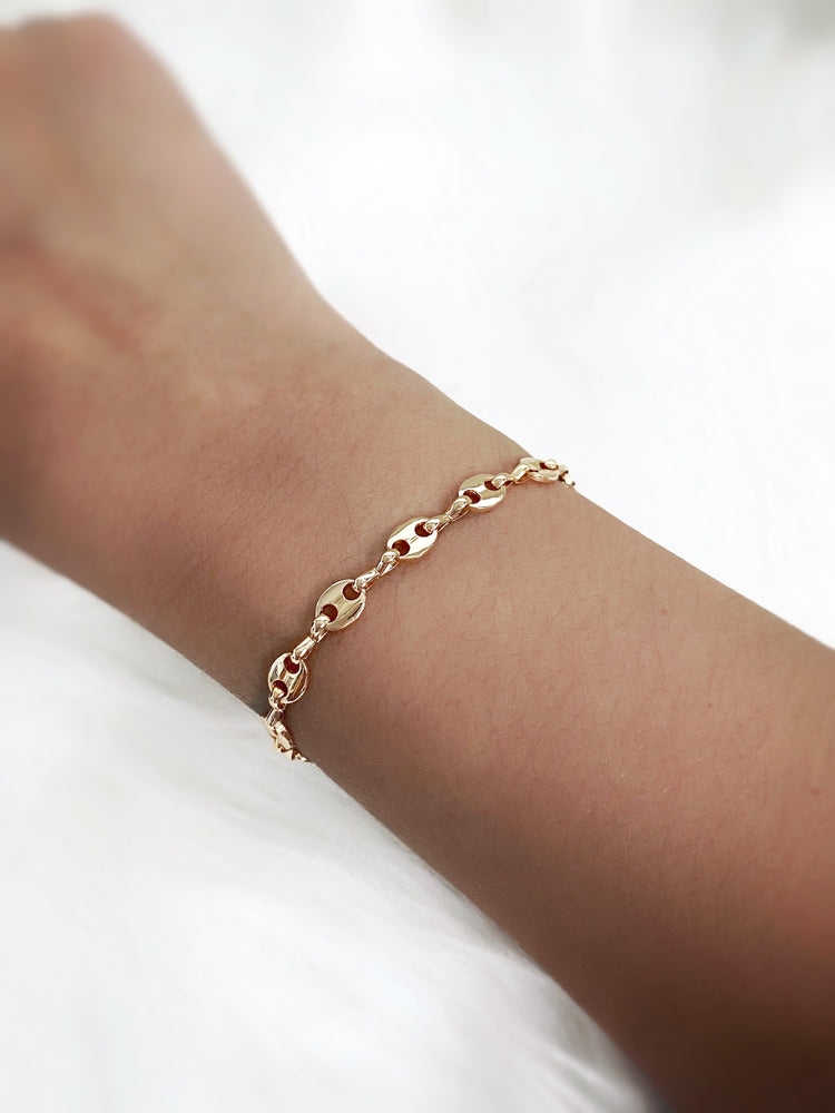 Gucci link chain bracelet gold