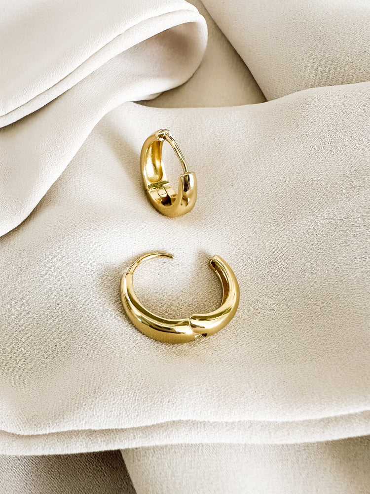Era Huggie Hoop Earrings