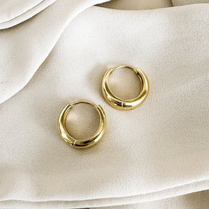 Era Huggie Hoop Earrings