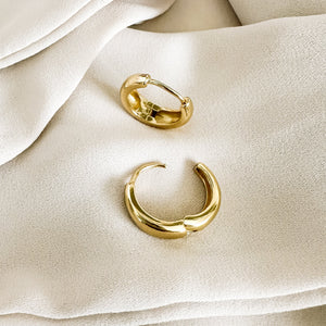 Era Huggie Hoop Earrings