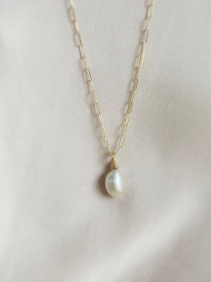 
            
                Load image into Gallery viewer, FRESHWATER PEARL NECKLACE
            
        
