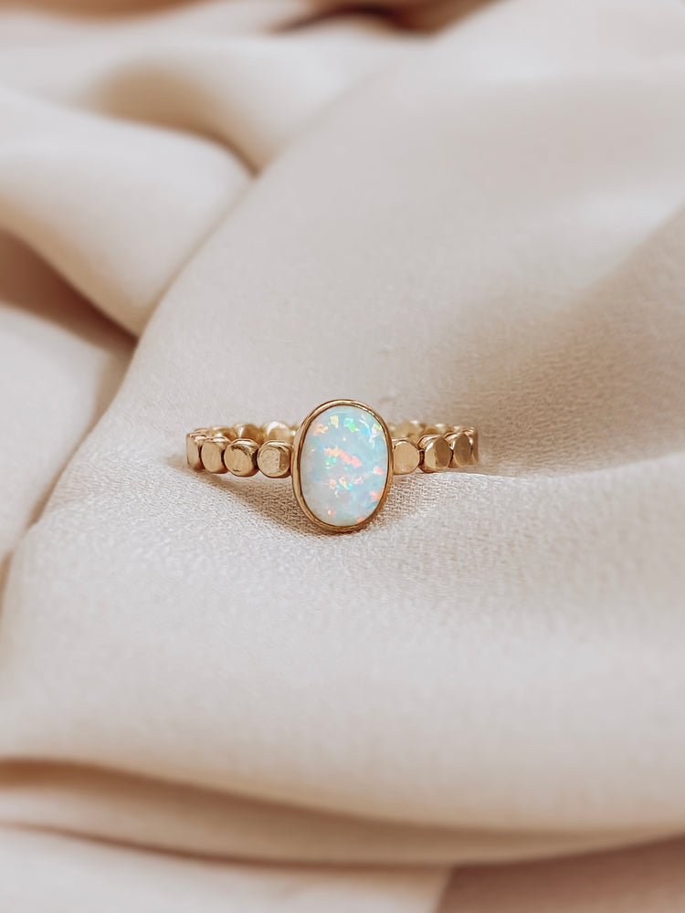 
            
                Load image into Gallery viewer, White opal dot ring gold
            
        