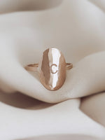 Oval initial ring gold