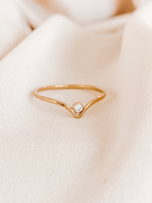 Diamond chevron ring gold