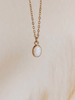 
            
                Load image into Gallery viewer, White opal pendant 
            
        