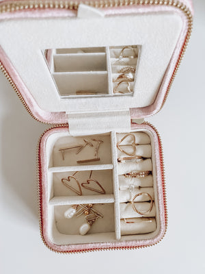 
            
                Load image into Gallery viewer, Travel jewelry box pink
            
        
