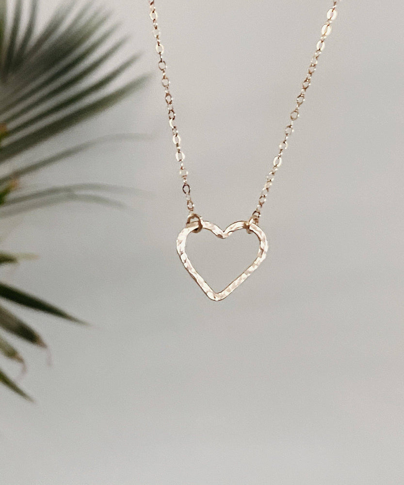 Dainty Heart Necklace Gold