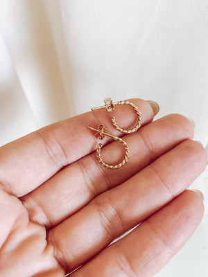 small hoop earrings gold for woman