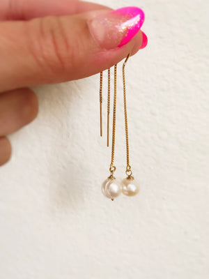 
            
                Load image into Gallery viewer, freshwater pearl chain Earrings gold
            
        