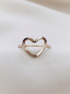 
            
                Load image into Gallery viewer, statement Heart Ring gold
            
        