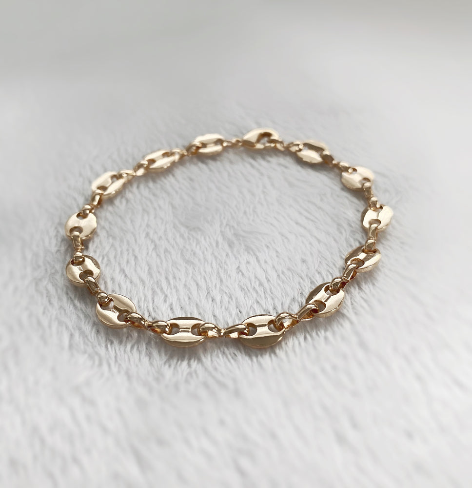 Gold Gucci link bracelet